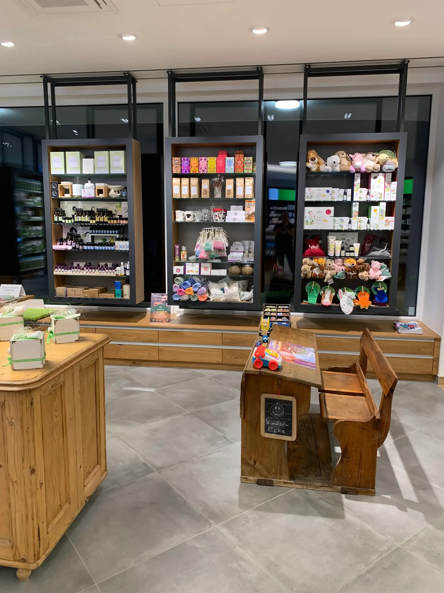 Architekt Kirchdorf Simon Glas Referenzprojekt Apothekerin Maria S. Regale
