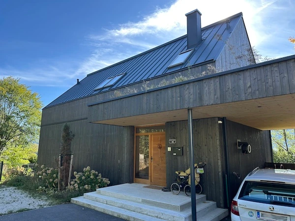 Architekt Kirchdorf Simon Glas Referenzprojekt Haus G Eingang seitlich